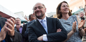 Martin Schulz und Katharina Barley werden beklatscht