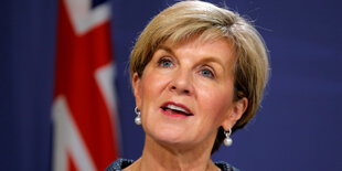 Eine Frau, Julie Bishop