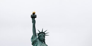 Freiheitsstatue mit Fackel in der Hand