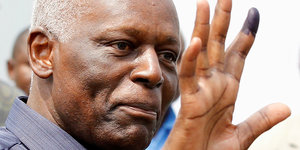 Angolas Präsident Eduardo dos Santos nach der Wahl 2012