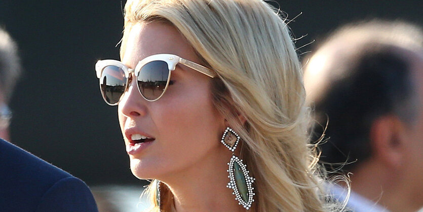 Ivanka Trump mit Sonnenbrille und Ohrringen