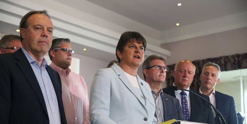 DUP-Politiker um Arlene Foster