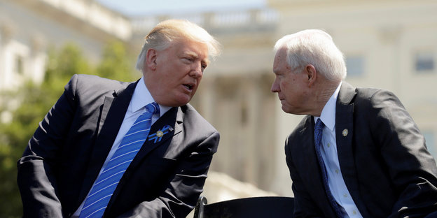 Zwei Männer, Trump und Sessions
