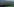 Zwei Menschen auf einer Aussichtsplattform, im Hintergrund eine grüne Landschaft