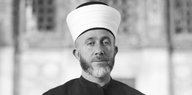 Der Mufti von Jerusalem, Amin al-Husseini, trägt einen weißen Turban