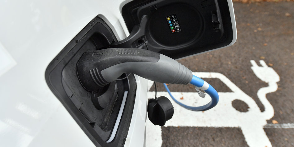 Studie zu Elektroautos: Tonnenweise Treibhausgase 