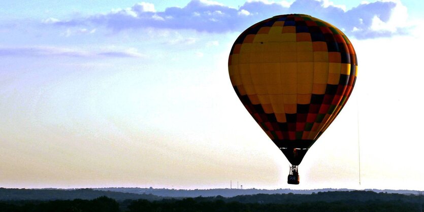 Ein Heißluftballon