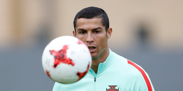Cristiano Ronaldo mit Ball