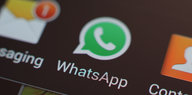 Aufnahme des WhatsApp-Symbols auf einem Smartphonedisplay