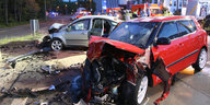 Zerstörte Fahrzeuge nach einem illegalen Autorennen am 19.05.2016 in Hagen (Nordrhein-Westfalen).