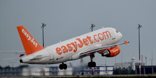 eine Easyjet-Maschine beim Start