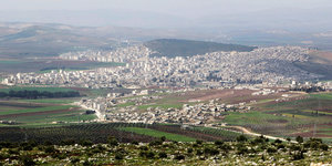 Ein Luftbild der Stadt Afrin im Norden Syriens