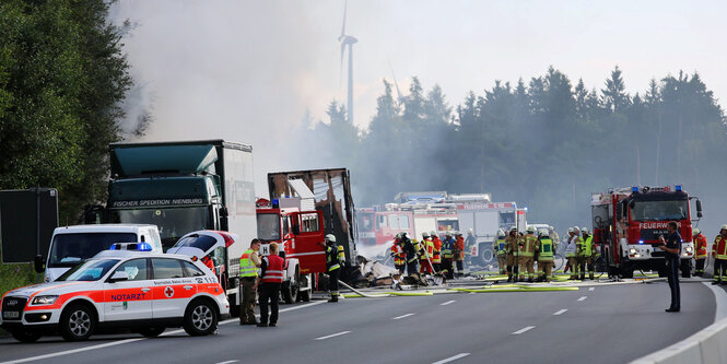 Rettungskräfte auf der A9 bei Münchberg