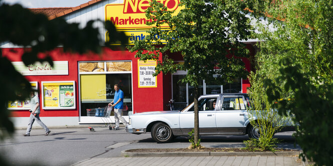 Eingang des Netto Supermarkts in Arnsdorf