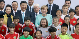 Politiker* und Fußballer*innen aus China und Deutschland