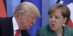 Angela Merkel und Donald Trump sprechen miteinander