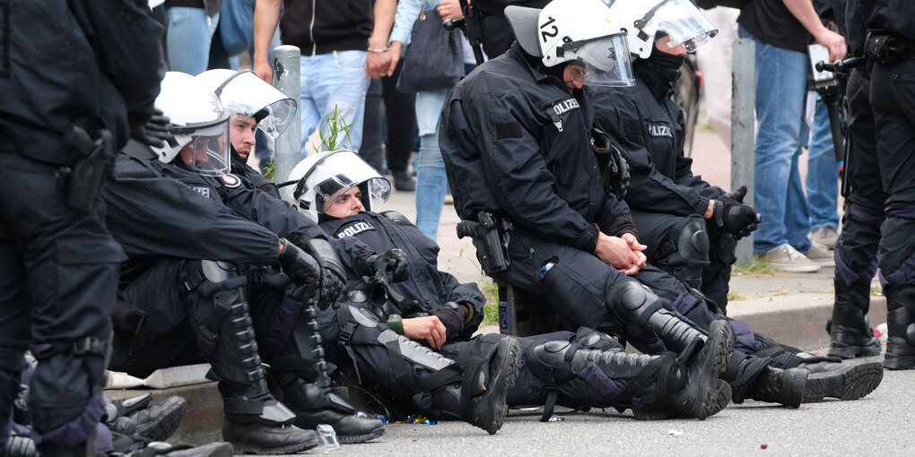 Polizisten ruhen sich aus