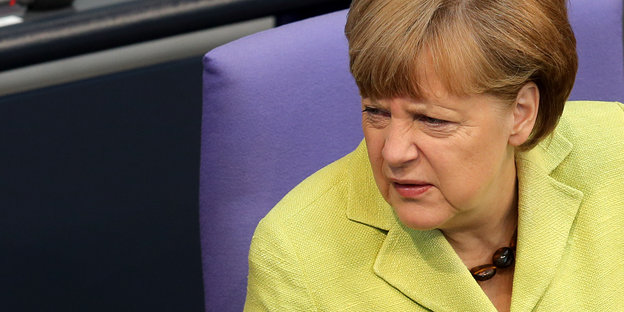 Angela Merkel mit strengem Blick