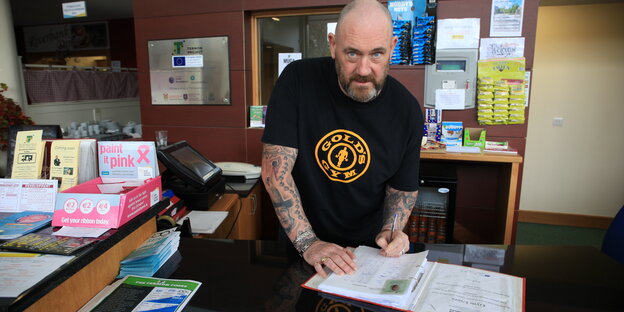 PJ McBarron am Empfang des Termon Complex in Pettigo.