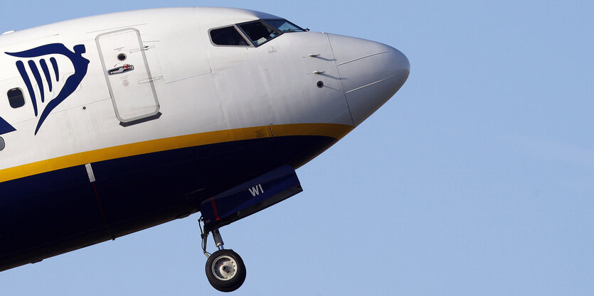 Ein Flugzeug von Ryanair startet