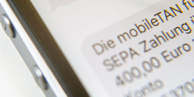 eine TAN-SMS auf einem Handy