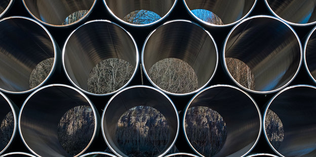 Gestapelte Rohre für eine Erdgas-Pipeline
