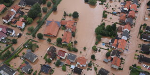 Hochwasser in Rhüden von oben