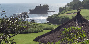 Bali: Blick auf den Hindutempel Tanah Lot