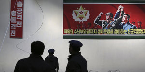 Nordkoreanische Arbeiter in einer Kabelfabrik