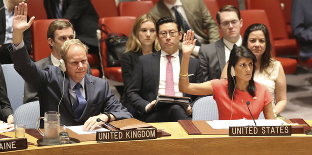 Abstimmung im Weltsicherheitsrat. Im Bild der britische UN-Botschafter Matthew Rycroft und die US-Botschafterin Nikki Haley