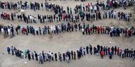 Lange Schlangen von WählerInnen während der Wahlen in Nairobi