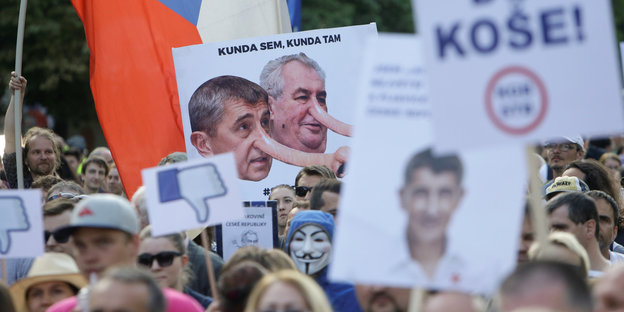 Proteste gegen den damaligen Finanzminister Andrej Babis und Präsidenten Milos Zeman am 17, Mai 2017 in Prag