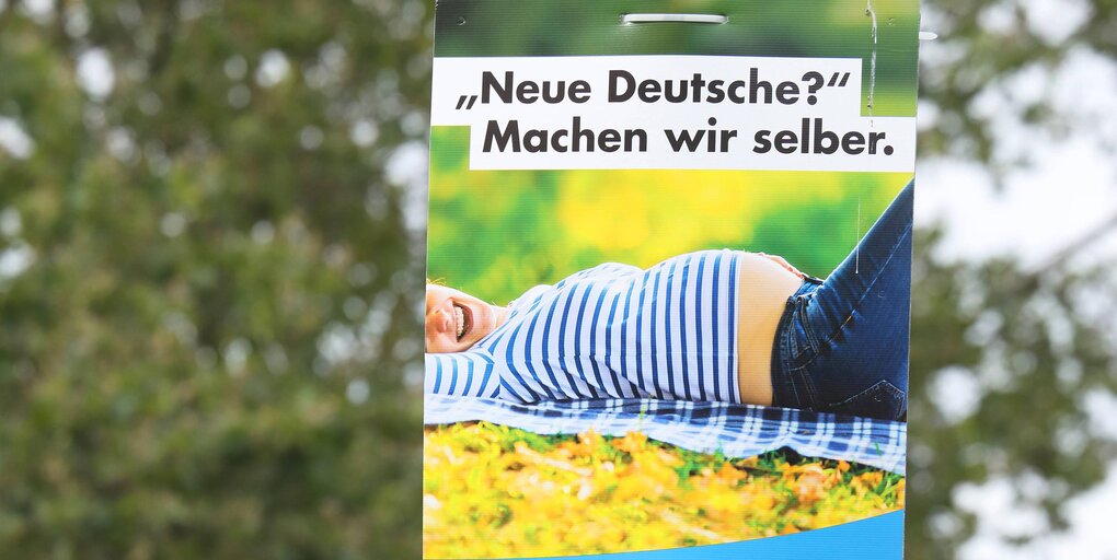 Wahlplakat mit schwangerer Frau