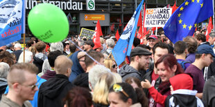 Gegendemonstranten in Spandau