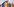 Das Brandenburger Tor mit davor wehenden Regenbogen-Fahnen
