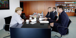 Angela Merkel mit Anja Maier und Georg Löwisch