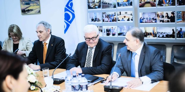 Bundesaußenminister Franz-Walter Steinmeier im OSZE-Büro in Jerewan (2016)