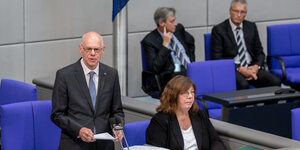 Einige Leute im Bundestag, darunter Norbert Lammert