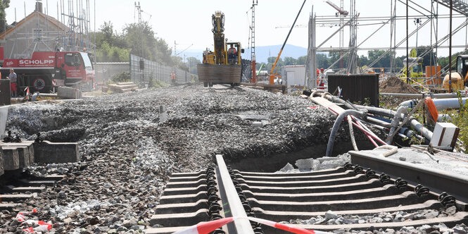 Bild von der abgesackten Gleistrasse