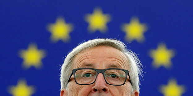 Jean-Claude Juncker vor einer EU-Flagge