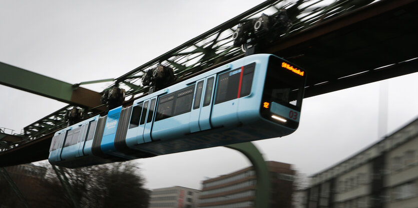 Schwebebahn in Nahaufnahme