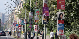 Plakate in den Straßen