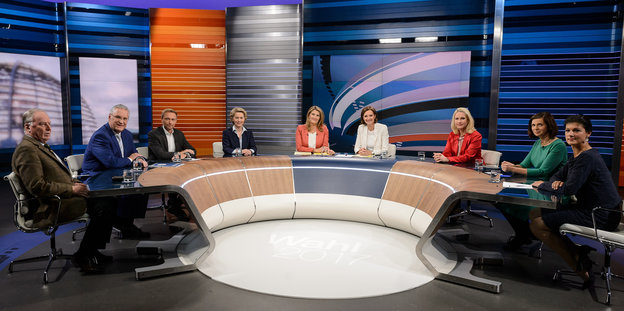 Spitzenvertreter der sieben Parteien bei der "Schlussrunde" in ARD und ZDF