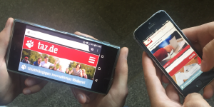 zwei Smartphones, die die neue Mobilversion von taz.de anzeigen