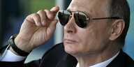 Putin mit Sonnenbrille