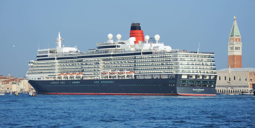 Ein großes Schiff, es ist die Queen Elizabeth