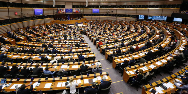Viele Leute und Sitze im Europaparlament