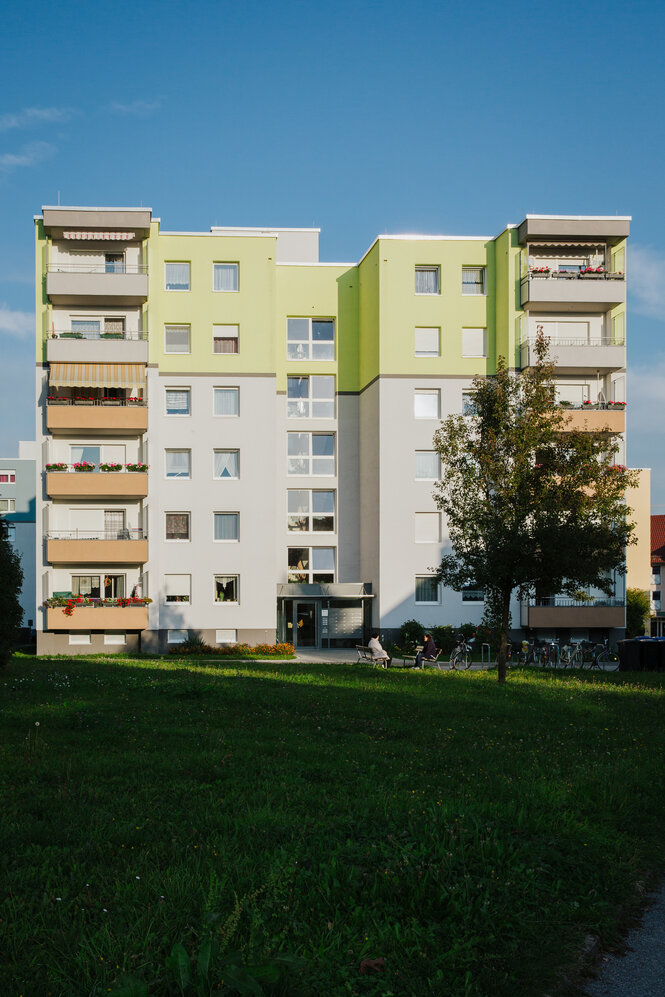 Ein Mehrfamilienhaus