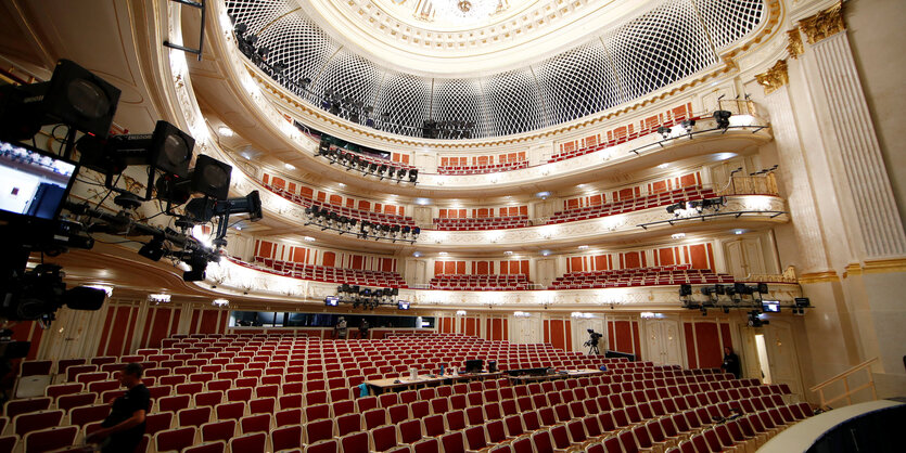 Der neue Zuschauerraum in der alten Staatsoper