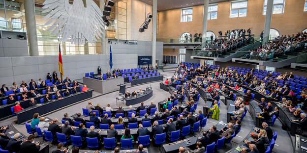 Bundestag mit Präsidiumspodium